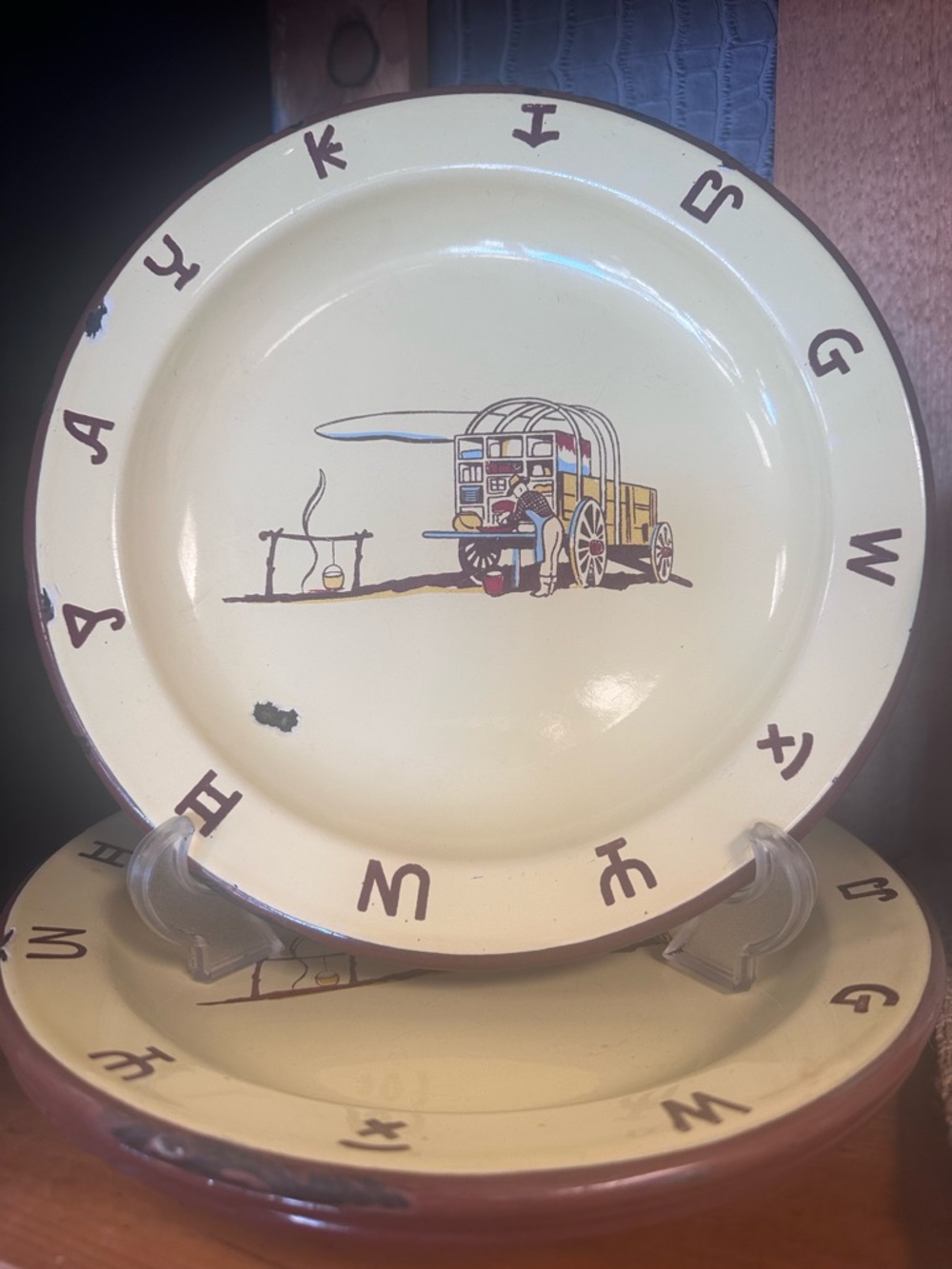 Cream Western Wagon enamel Dinner Plate - Unbranded